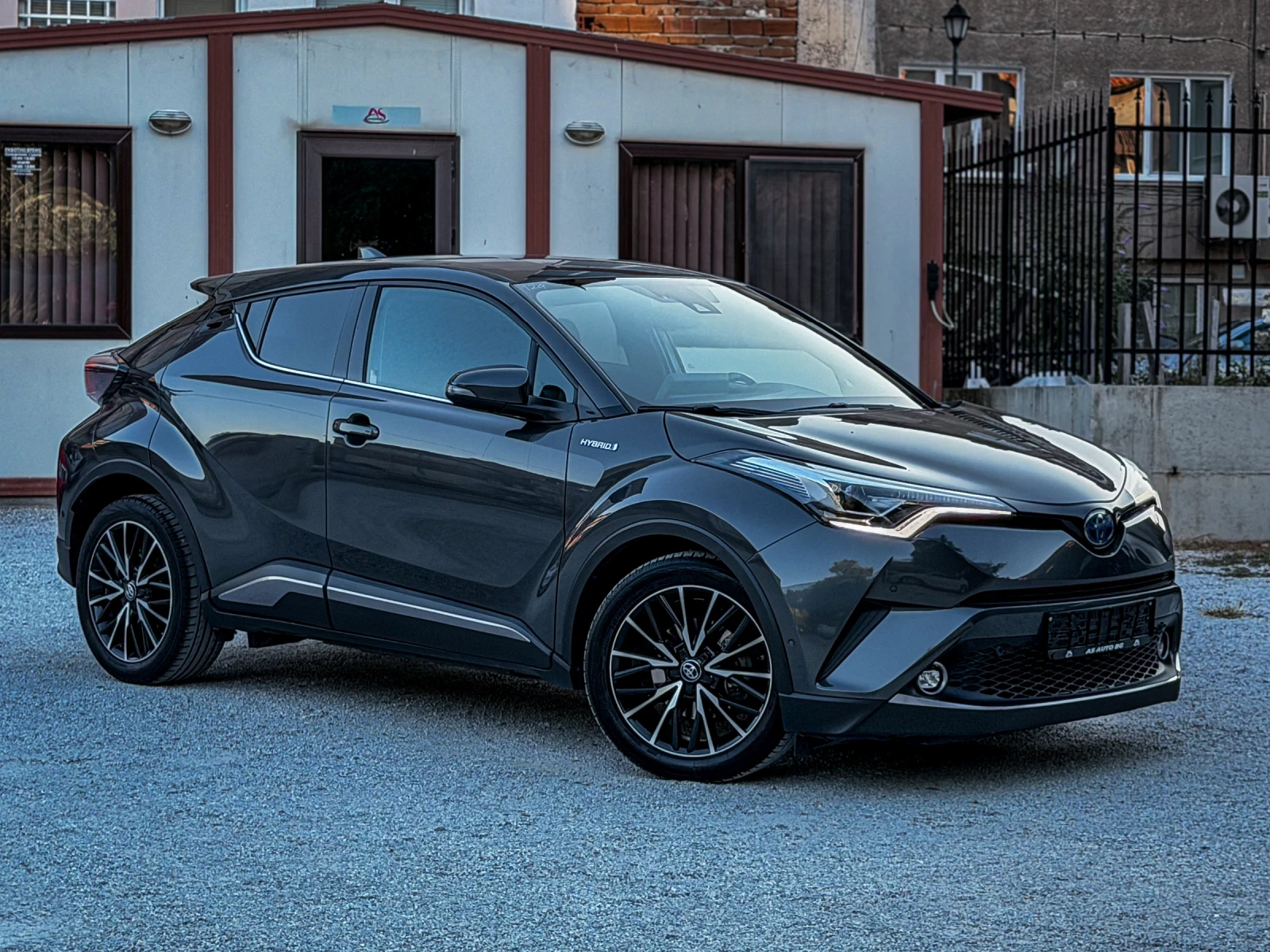 Toyota C-HR 1.8i-HYBRID* LED* JBL* 140 000КМ* FULL* TOP, снимка 3 - Автомобили и джипове - 55251707