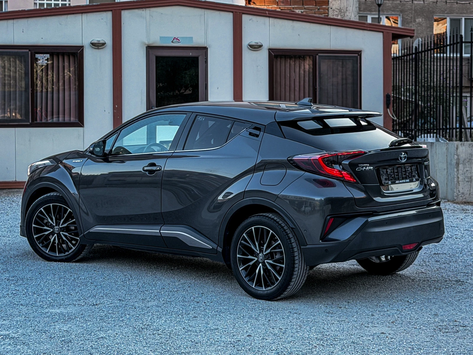 Toyota C-HR 1.8i-HYBRID* LED* JBL* 140 000КМ* FULL* TOP, снимка 5 - Автомобили и джипове - 55251707