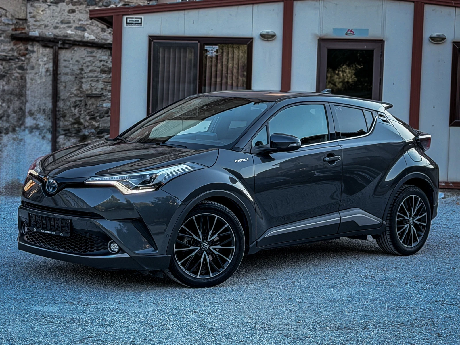 Toyota C-HR 1.8i-HYBRID* LED* JBL* 140 000КМ* FULL* TOP