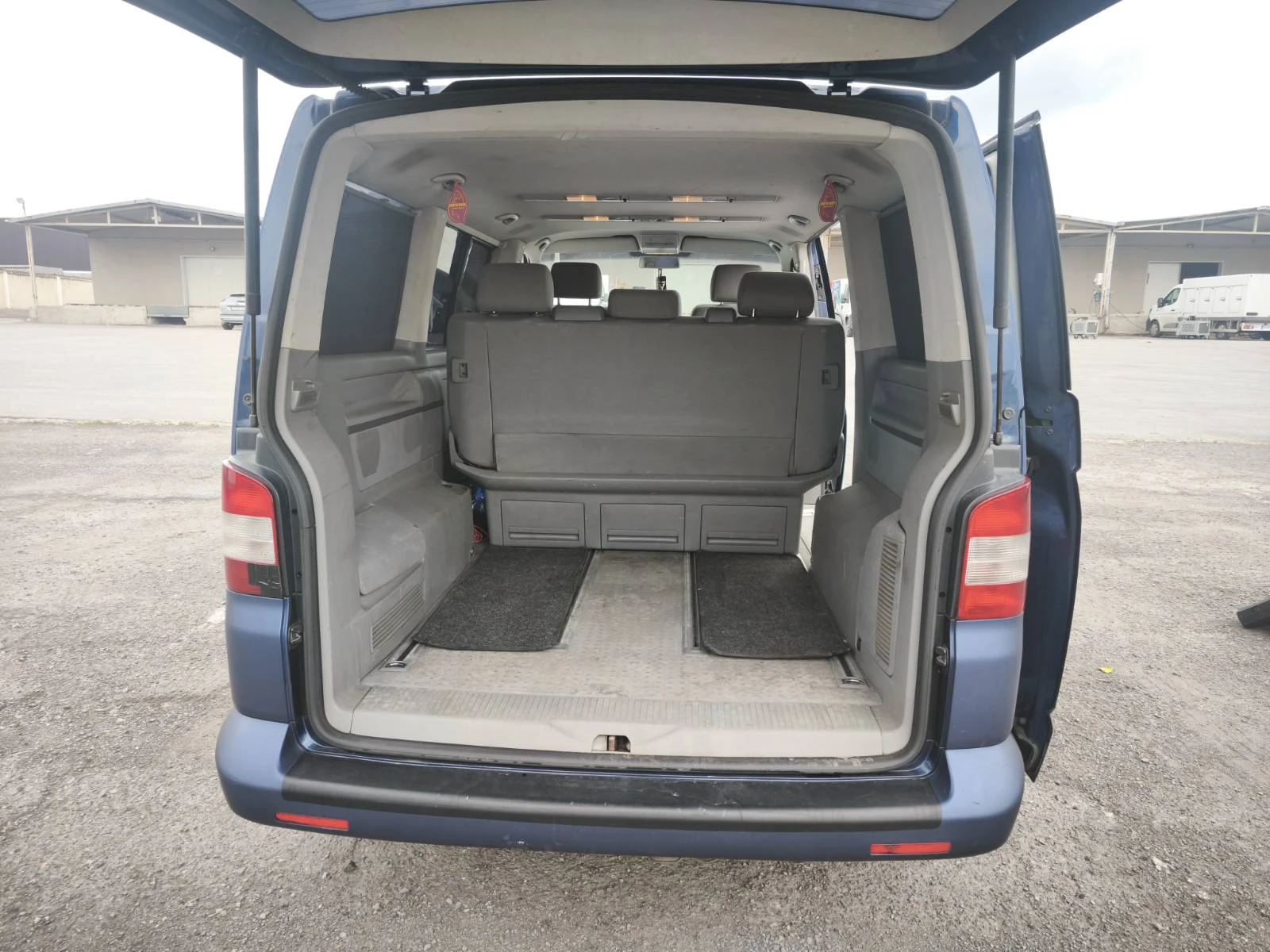VW T5 Multivan 2.5TDI / 130к.с., снимка 11 - Бусове и автобуси - 54971114