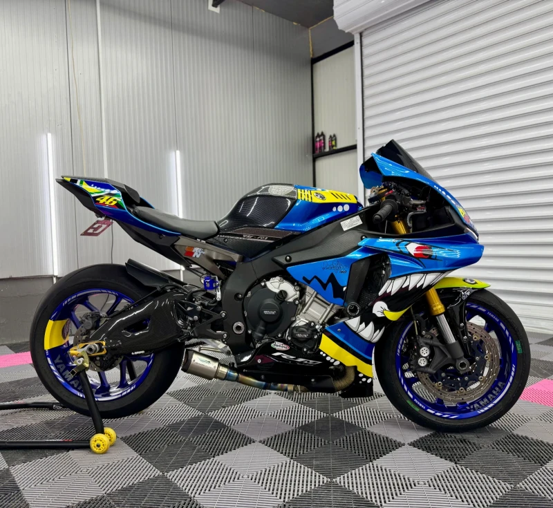 Yamaha YZF-R1 SHARK by Valentino Rossi, снимка 4 - Мотоциклети и мототехника - 41409839