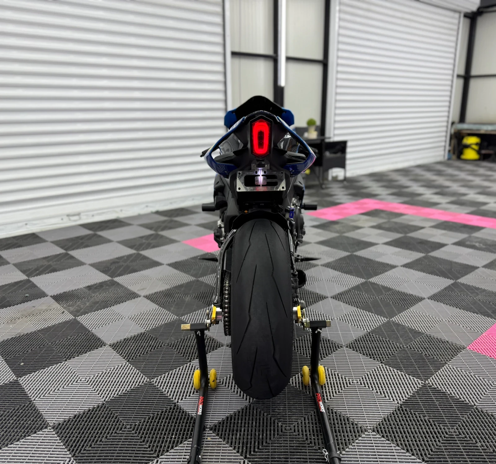 Yamaha YZF-R1 SHARK by Valentino Rossi - изображение 7
