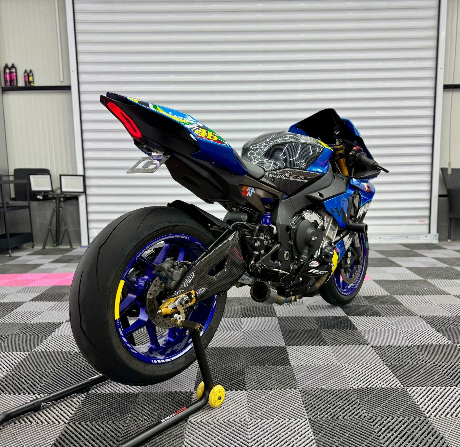 Yamaha YZF-R1 SHARK by Valentino Rossi - изображение 6