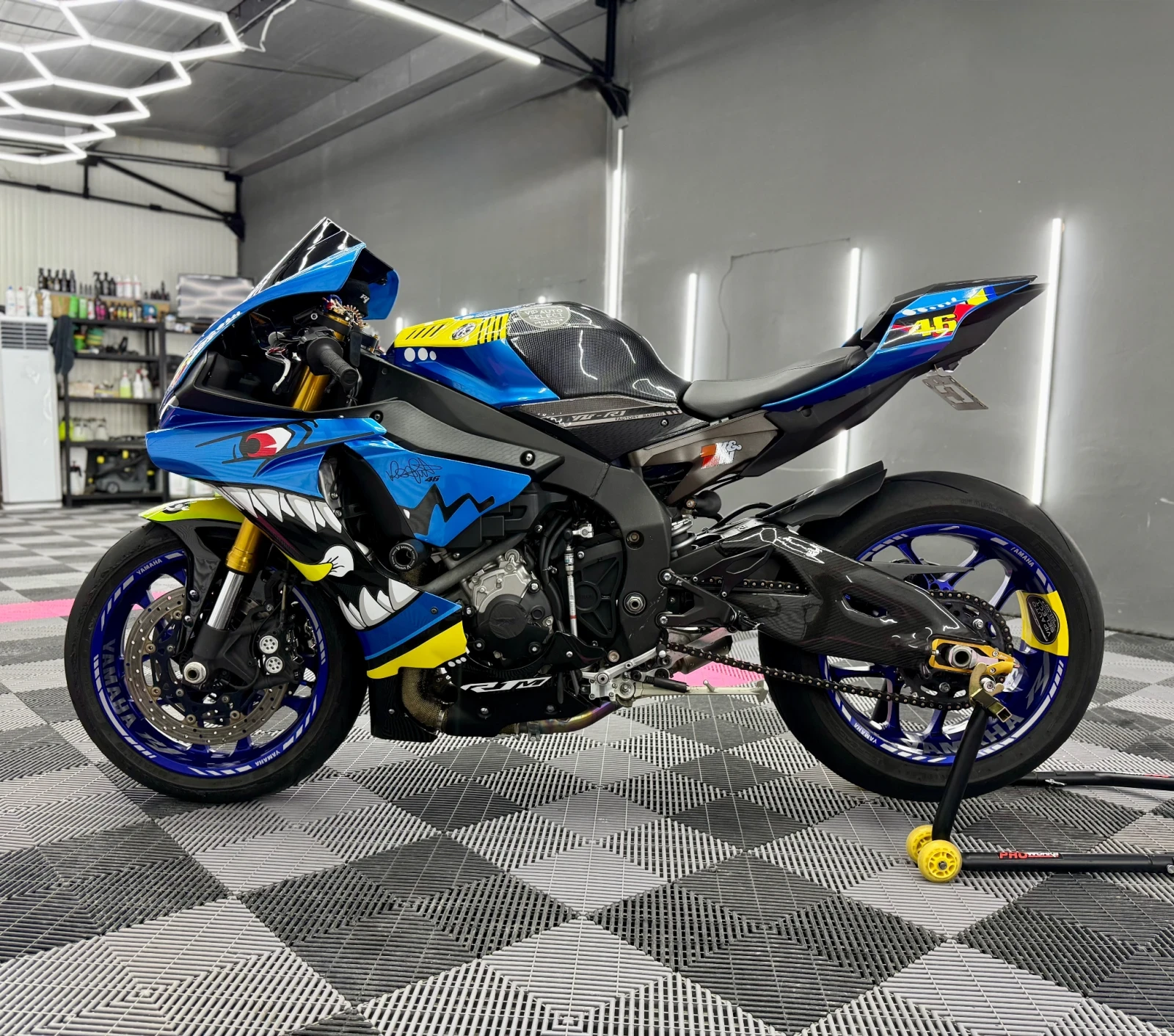 Yamaha YZF-R1 SHARK by Valentino Rossi - изображение 5