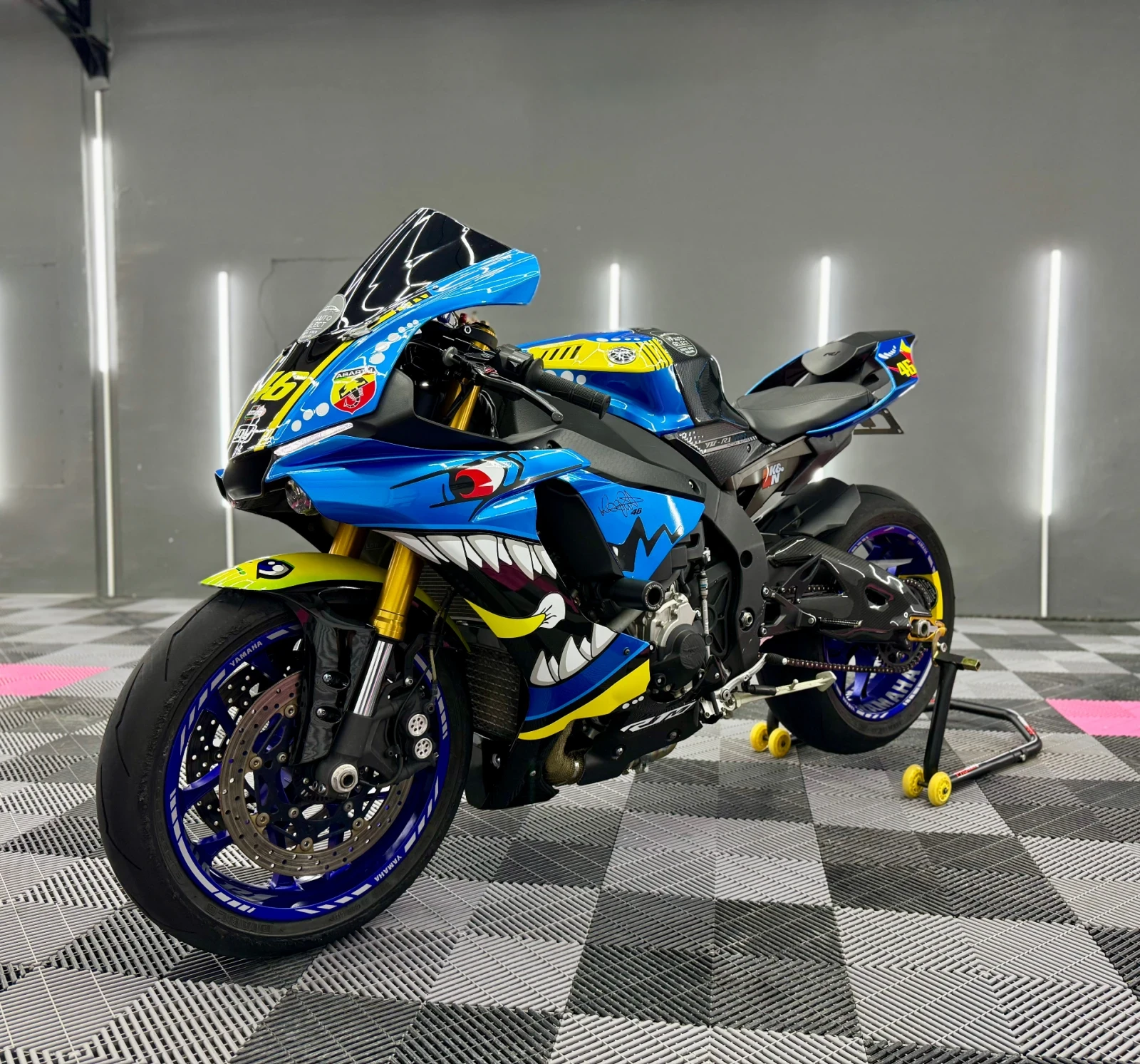 Yamaha YZF-R1 SHARK by Valentino Rossi - изображение 3