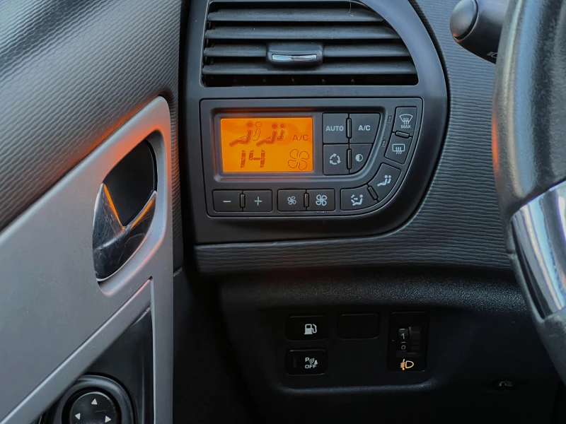 Citroen C4 Picasso 1.6eHDi Автоматик 7-местен ПРОЧЕТИ ОПИСАНИЕТО, снимка 15 - Автомобили и джипове - 52110477