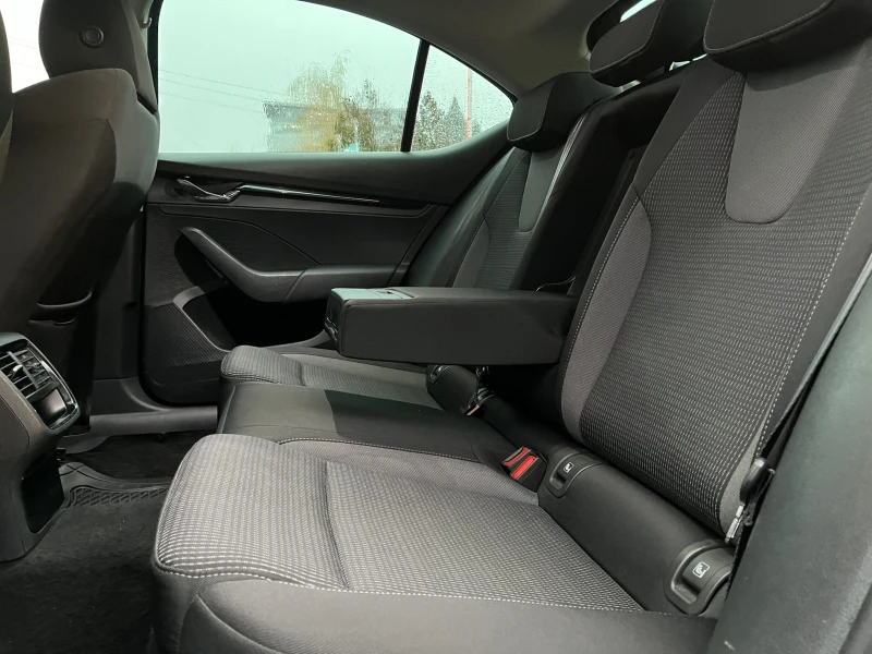 Skoda Octavia 1.5 TSI 6 М/Т в Гаранция от България, снимка 9 - Автомобили и джипове - 52632713