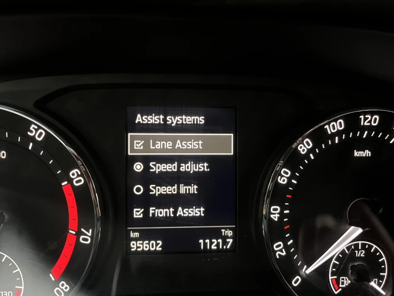 Skoda Octavia 1.5 TSI 6 М/Т в Гаранция от България, снимка 15 - Автомобили и джипове - 52632713