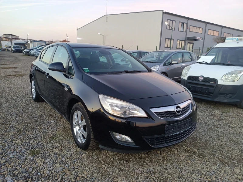 Opel Astra 1, 6, снимка 3 - Автомобили и джипове - 52842649