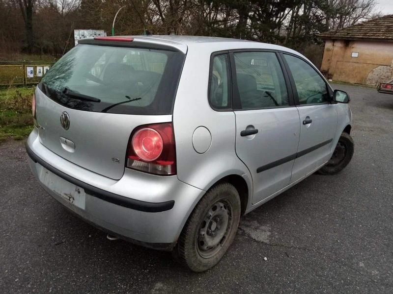 VW Polo, снимка 2 - Автомобили и джипове - 35309103