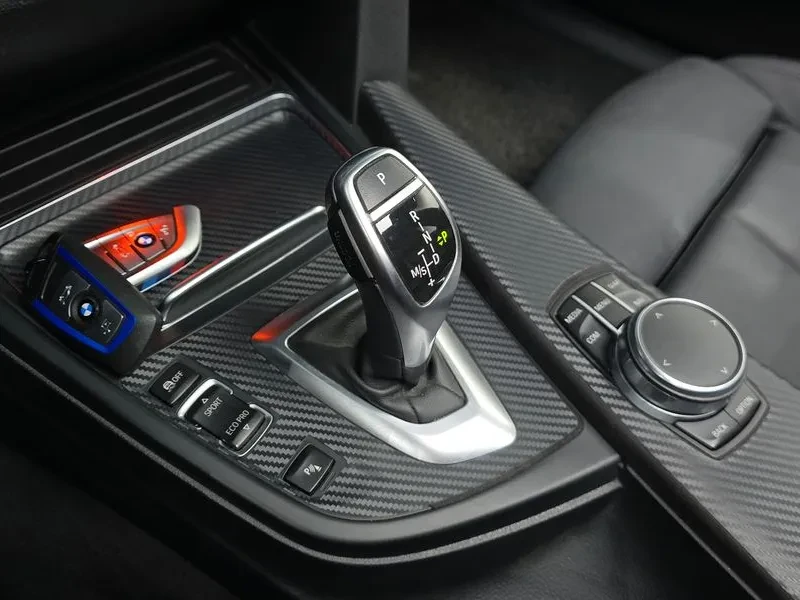 BMW 320 i M Sports - САМО 30% АВАНС, снимка 8 - Автомобили и джипове - 55896884