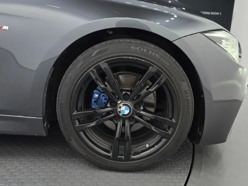 BMW 320 i M Sports - САМО 30% АВАНС, снимка 4 - Автомобили и джипове - 55896884