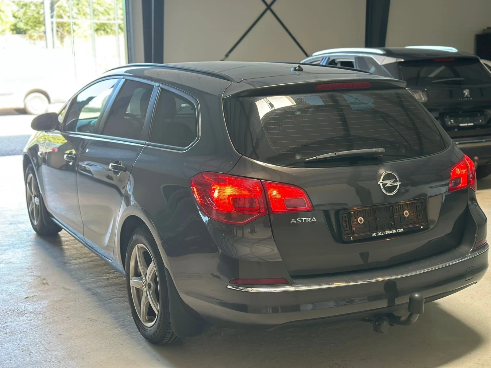 Opel Astra Sports Tourer (facelift 2013) 1.4i(101 кс) Ecotec  - изображение 6