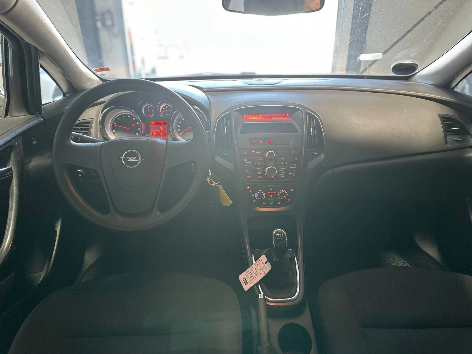 Opel Astra Sports Tourer (facelift 2013) 1.4i(101 кс) Ecotec  - изображение 9