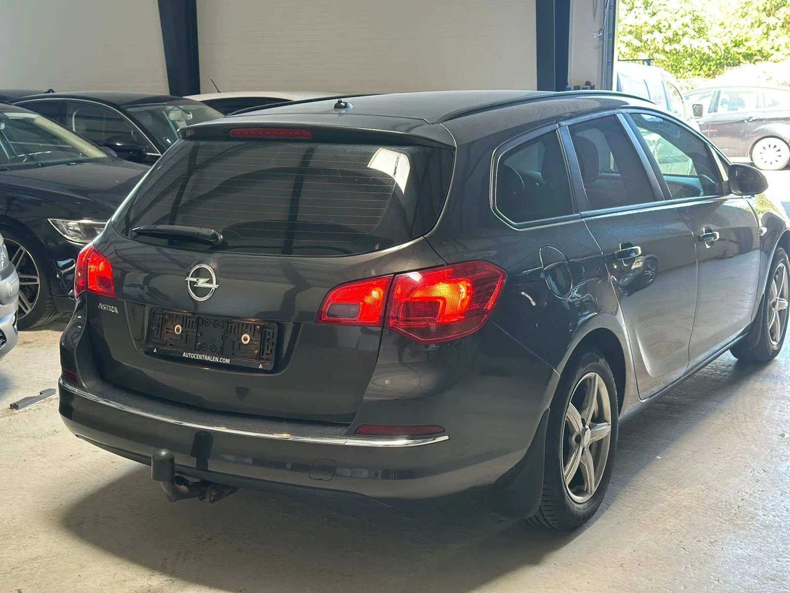Opel Astra Sports Tourer (facelift 2013) 1.4i(101 кс) Ecotec  - изображение 4