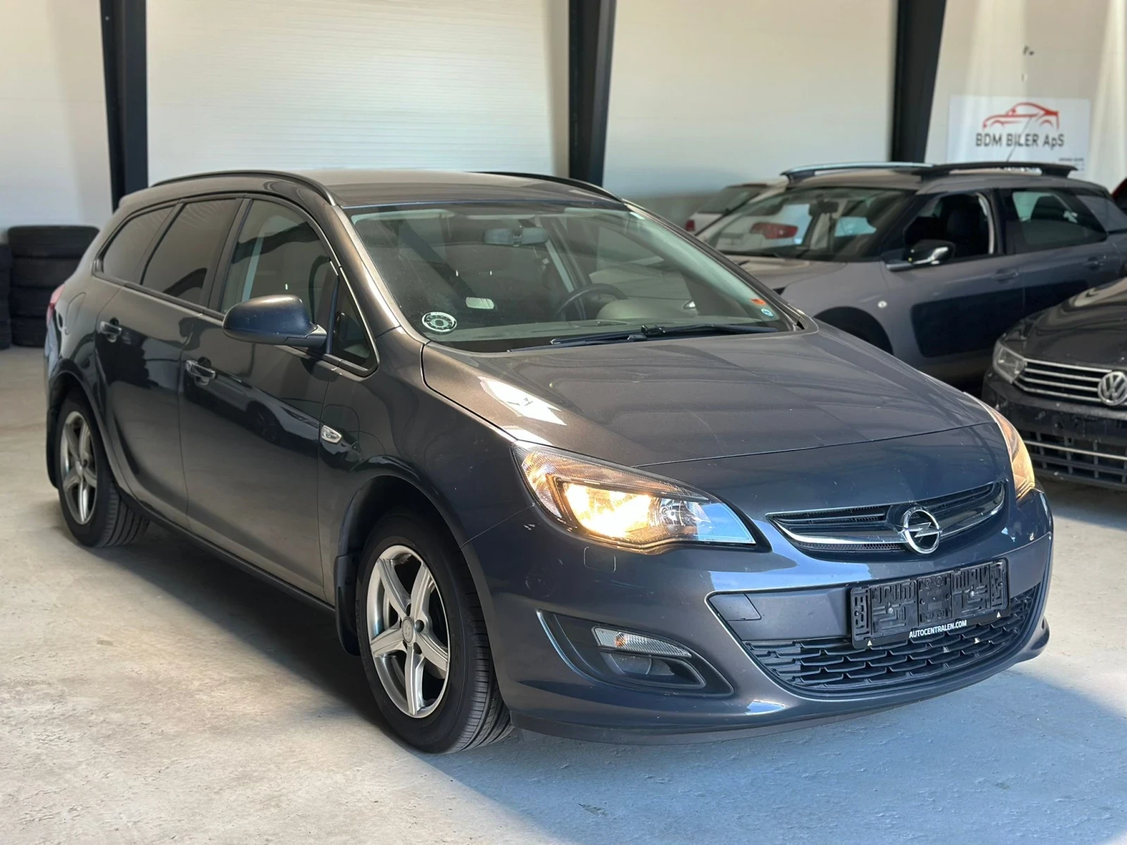 Opel Astra Sports Tourer (facelift 2013) 1.4i(101 кс) Ecotec  - изображение 3