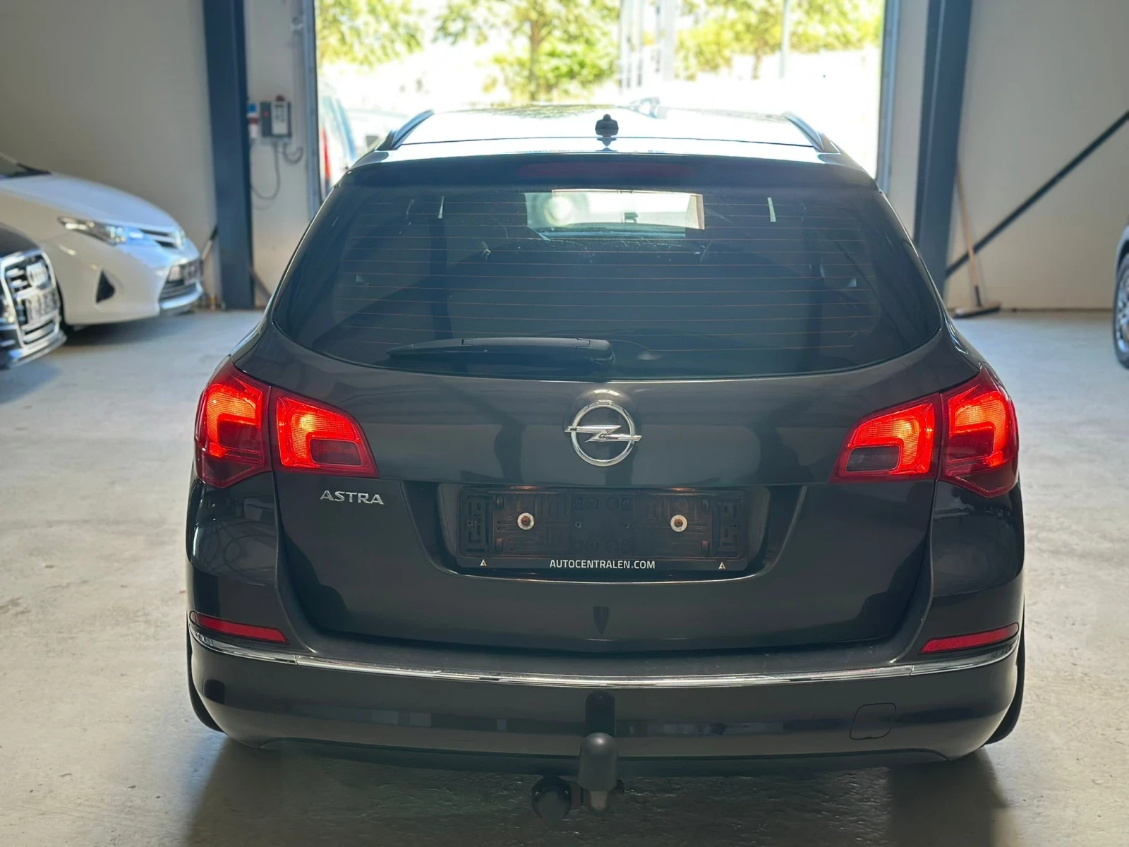 Opel Astra Sports Tourer (facelift 2013) 1.4i(101 кс) Ecotec  - изображение 5
