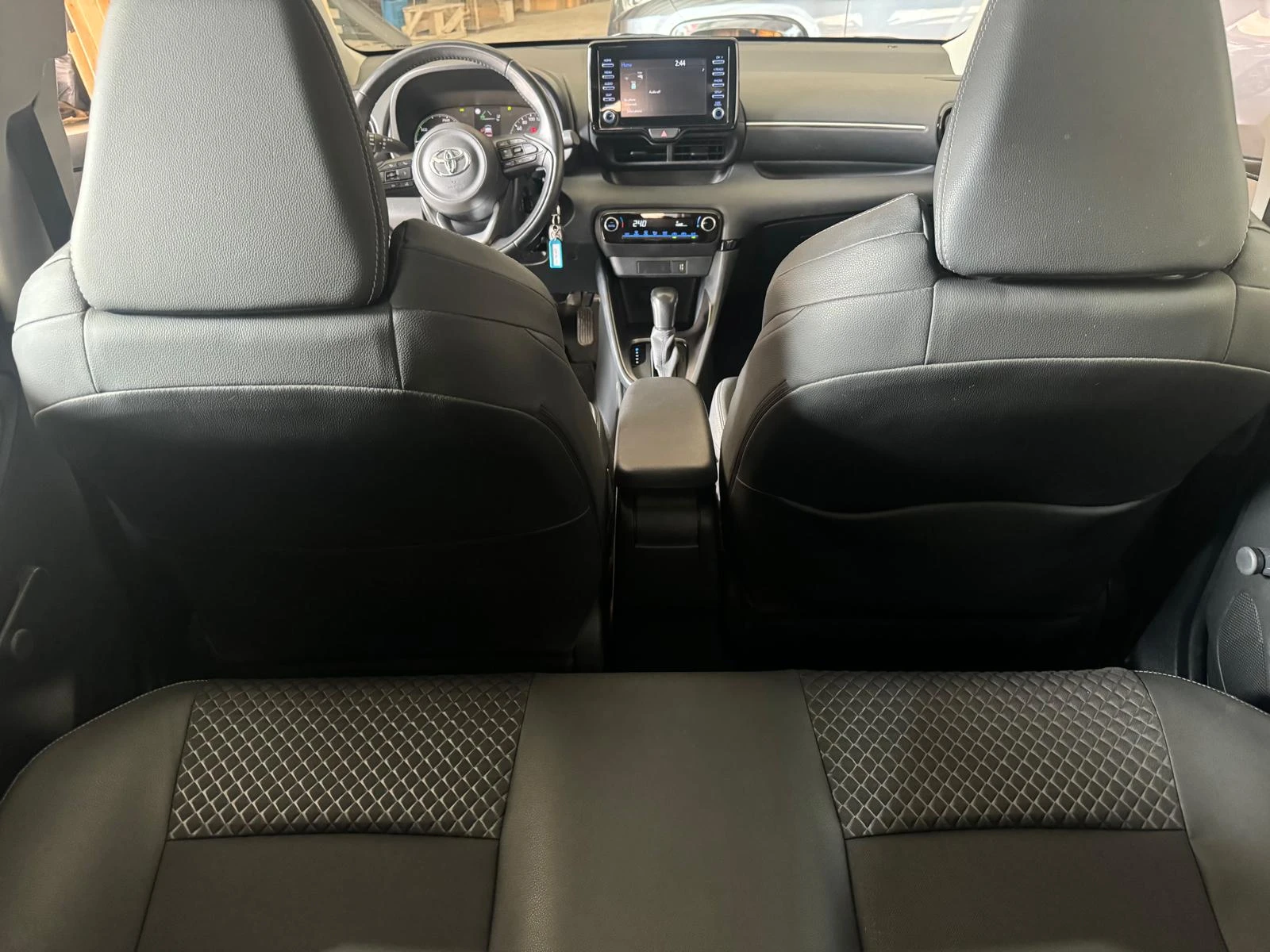 Toyota Yaris 1.5 Hybrid  - изображение 10