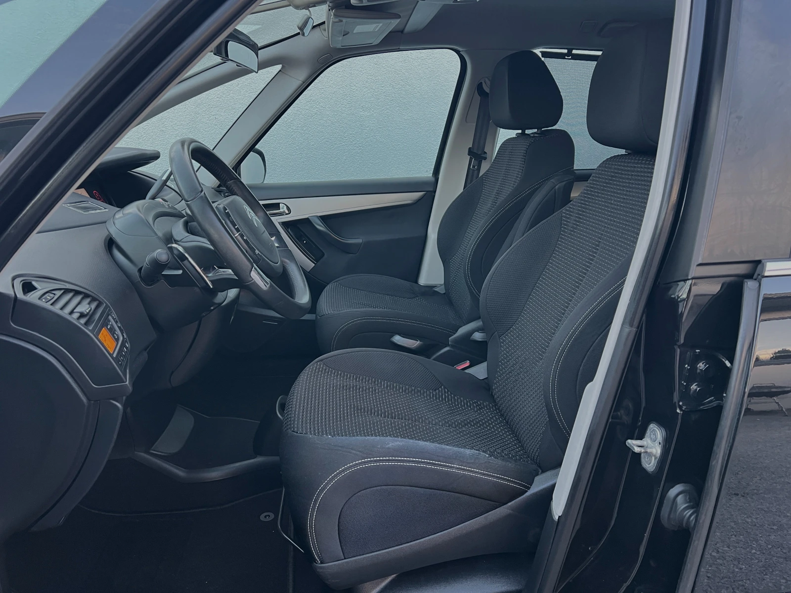 Citroen C4 Picasso 1.6eHDi  7-   | Mobile.bg   11