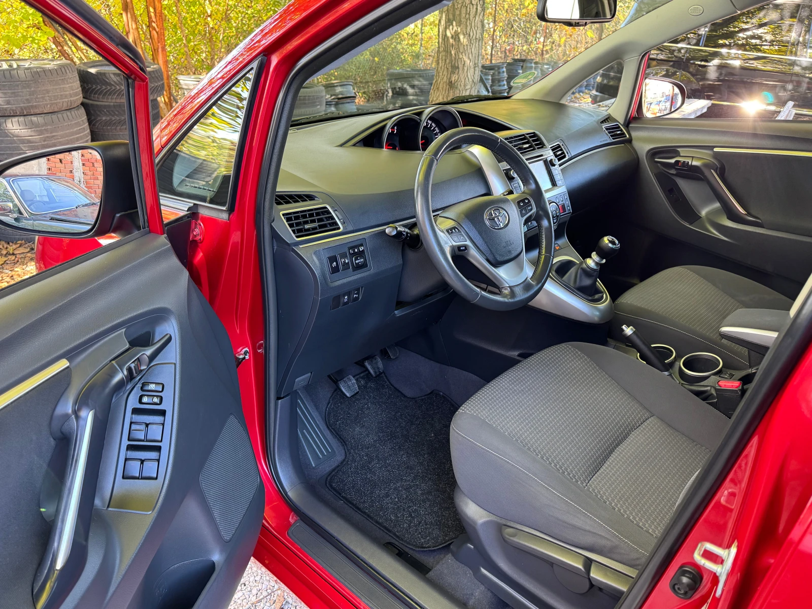 Toyota Verso 1.6D4D-ПЕРФЕКТНА - изображение 7