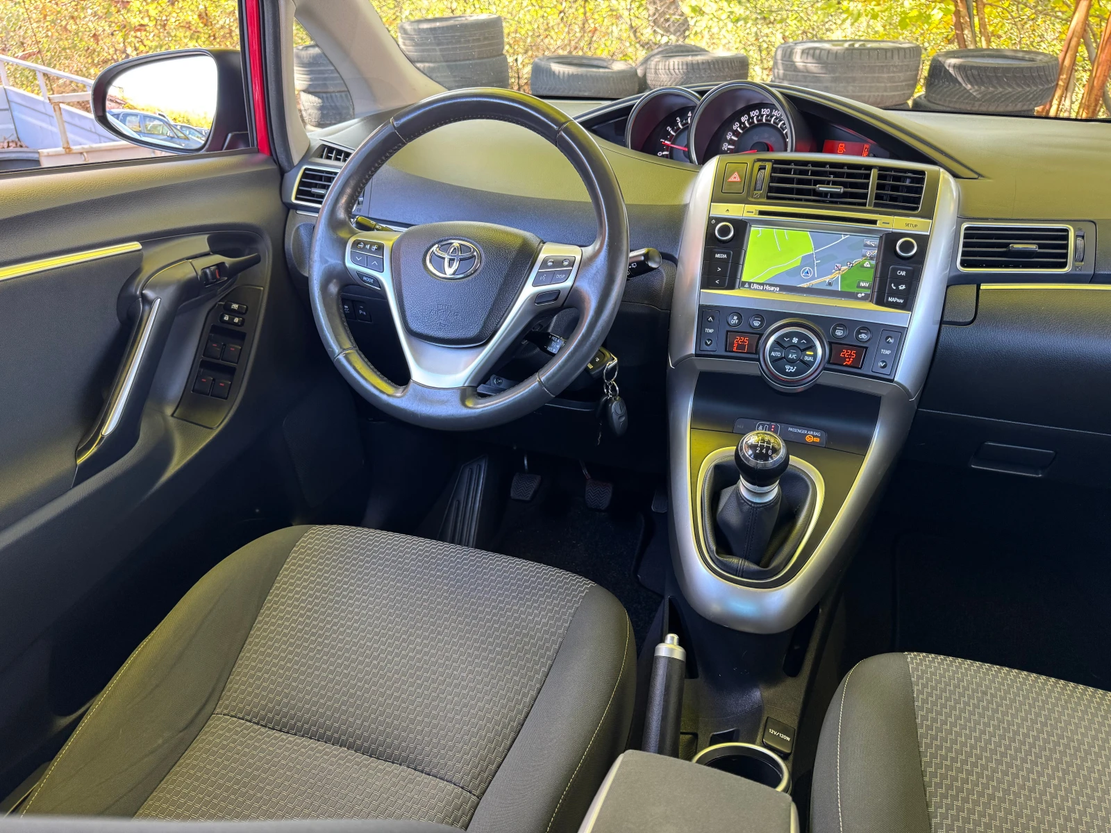 Toyota Verso 1.6D4D-ПЕРФЕКТНА - изображение 9