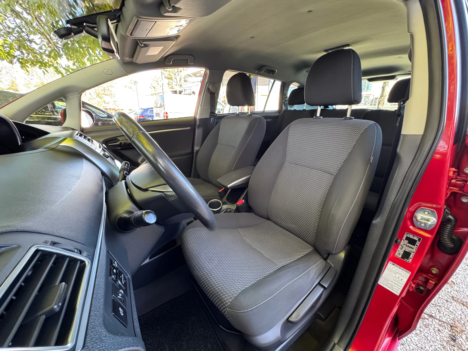 Toyota Verso 1.6D4D-ПЕРФЕКТНА - изображение 8