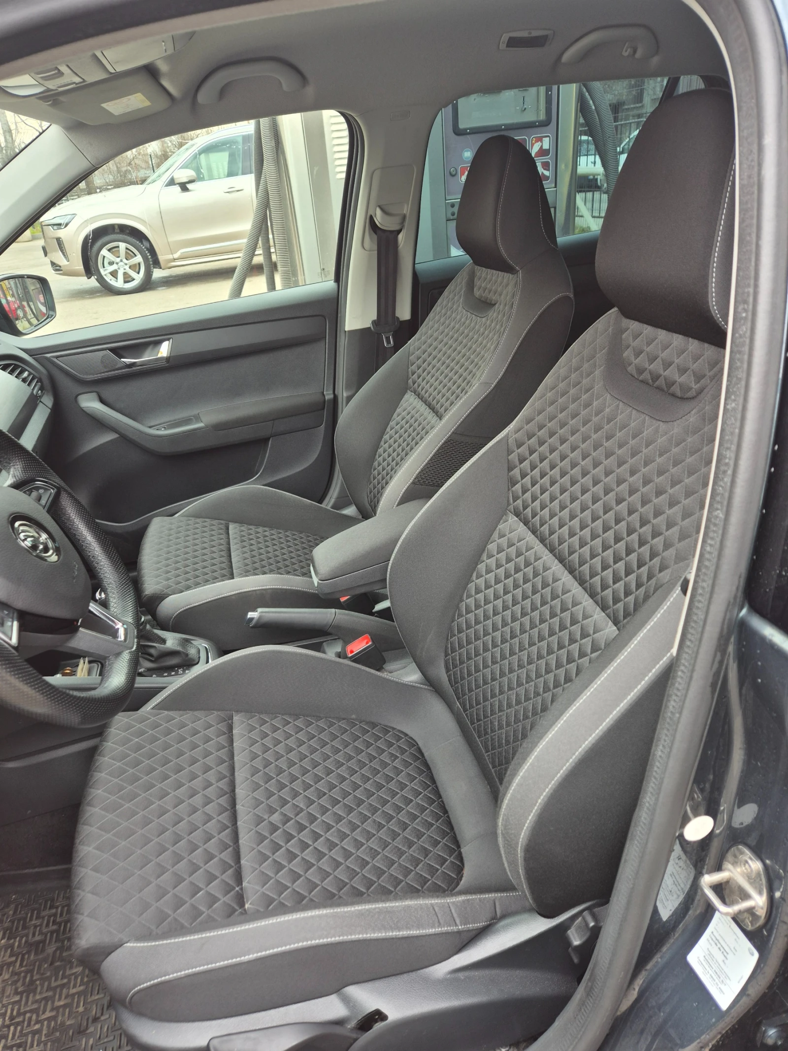 Skoda Fabia 1.0 TSI, снимка 8 - Автомобили и джипове - 54006456