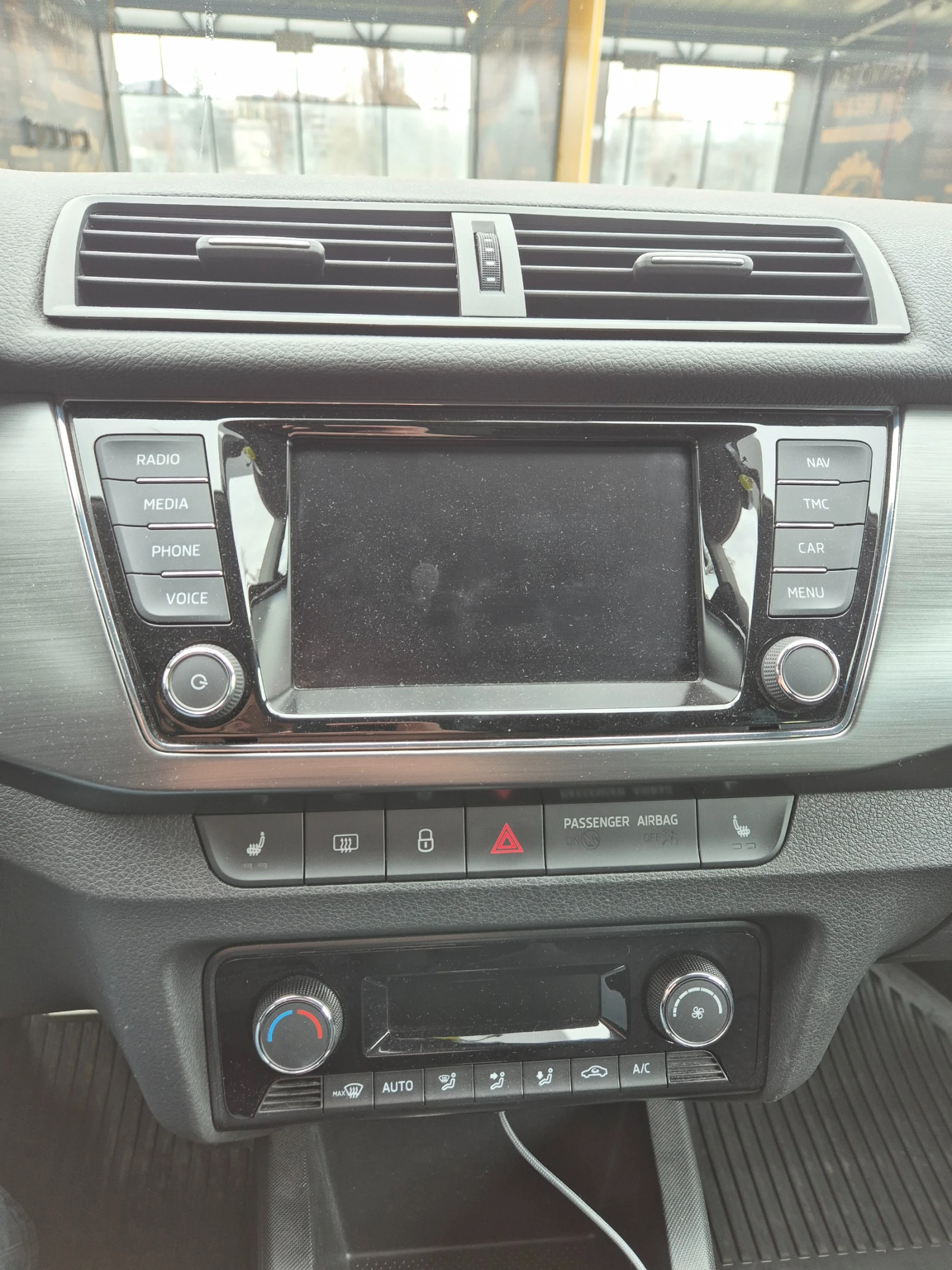 Skoda Fabia 1.0 TSI, снимка 10 - Автомобили и джипове - 54006456