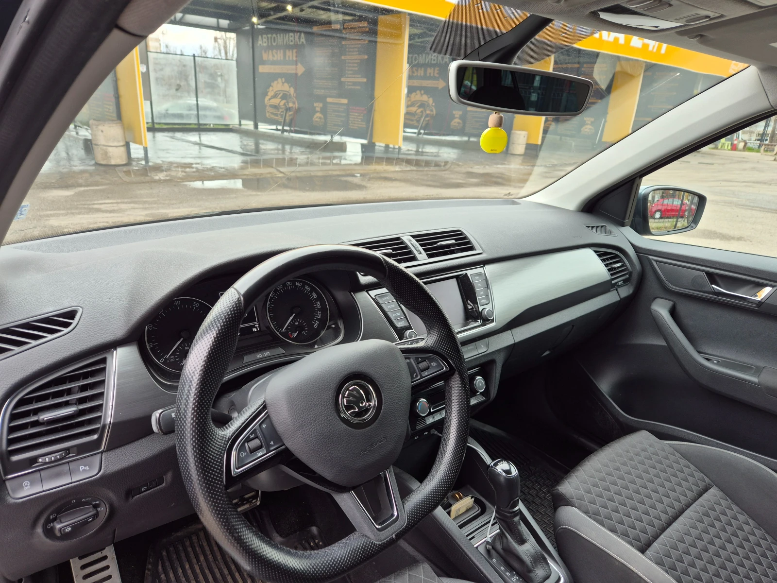 Skoda Fabia 1.0 TSI, снимка 7 - Автомобили и джипове - 54006456