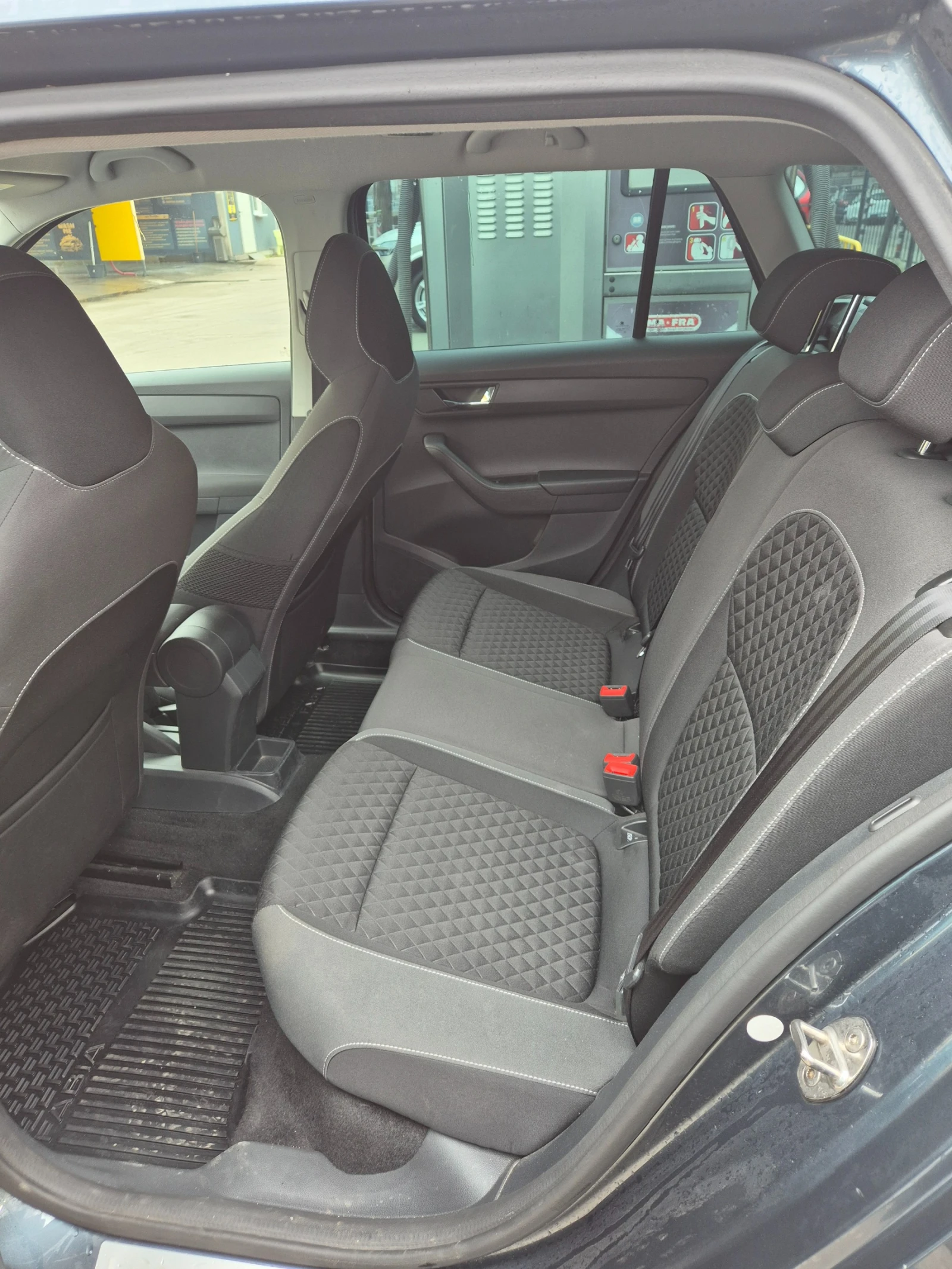 Skoda Fabia 1.0 TSI, снимка 11 - Автомобили и джипове - 54006456