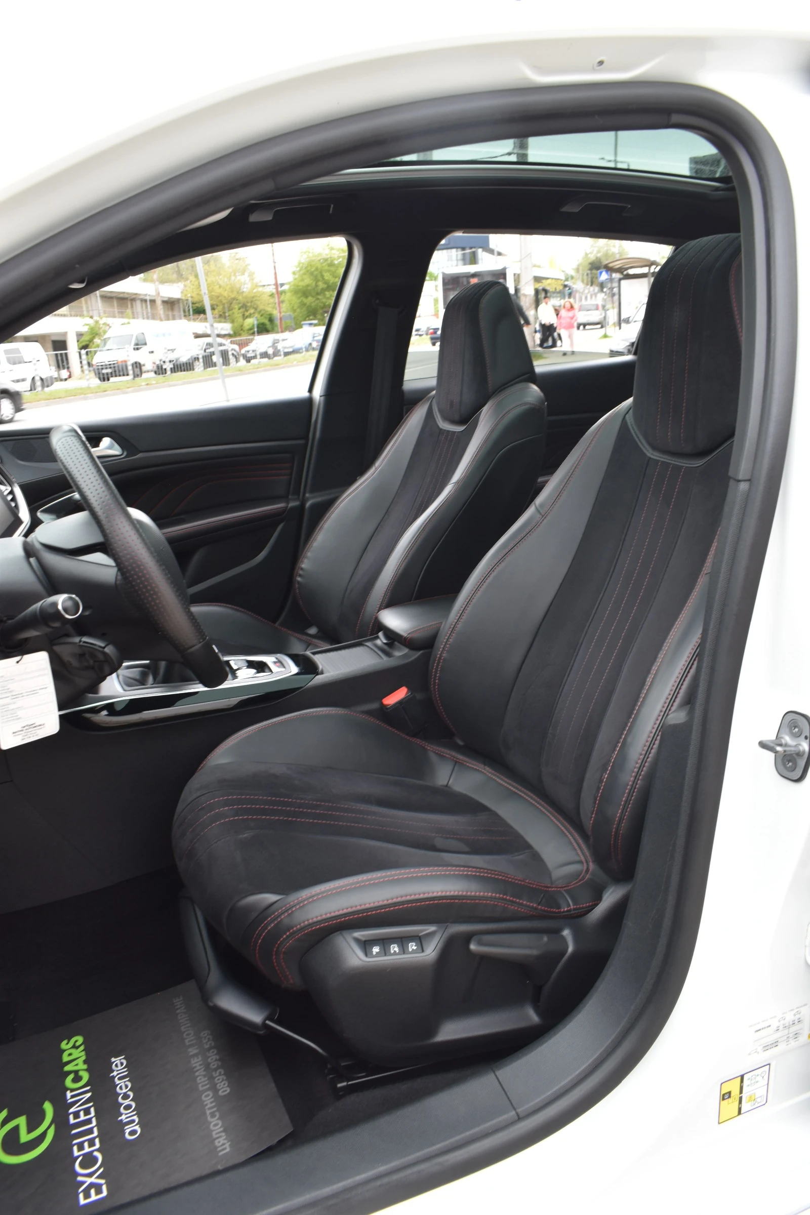 Peugeot 308 1.6GT* 205h.p* PANORAMA* MASSAGE, снимка 12 - Автомобили и джипове - 54482970