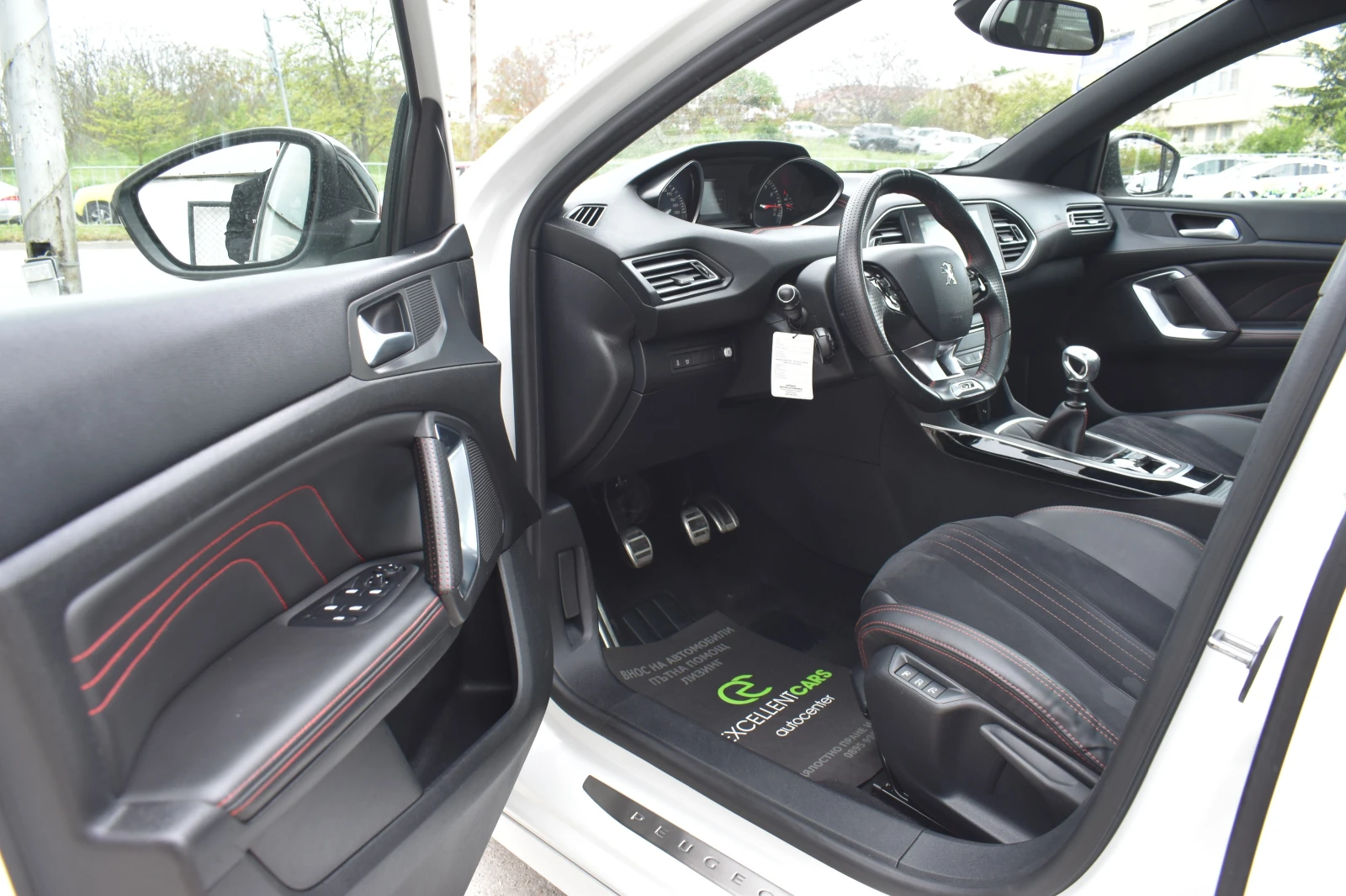 Peugeot 308 1.6GT* 205h.p* PANORAMA* MASSAGE, снимка 9 - Автомобили и джипове - 54482970