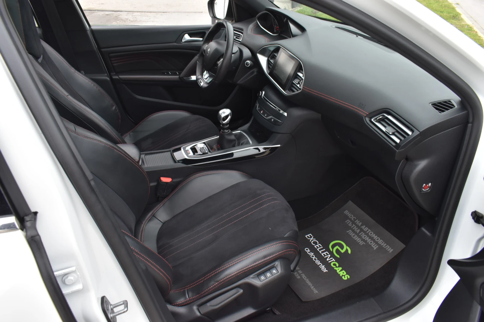 Peugeot 308 1.6GT* 205h.p* PANORAMA* MASSAGE, снимка 14 - Автомобили и джипове - 54482970