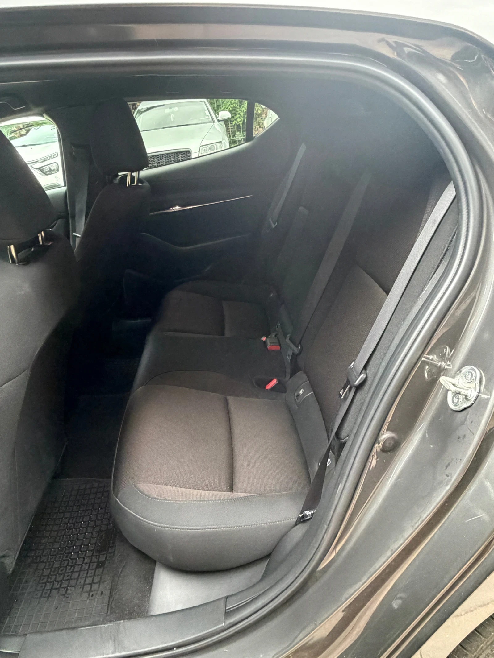 Mazda 3  1.8 SkyActiv-D, снимка 9 - Автомобили и джипове - 54584957