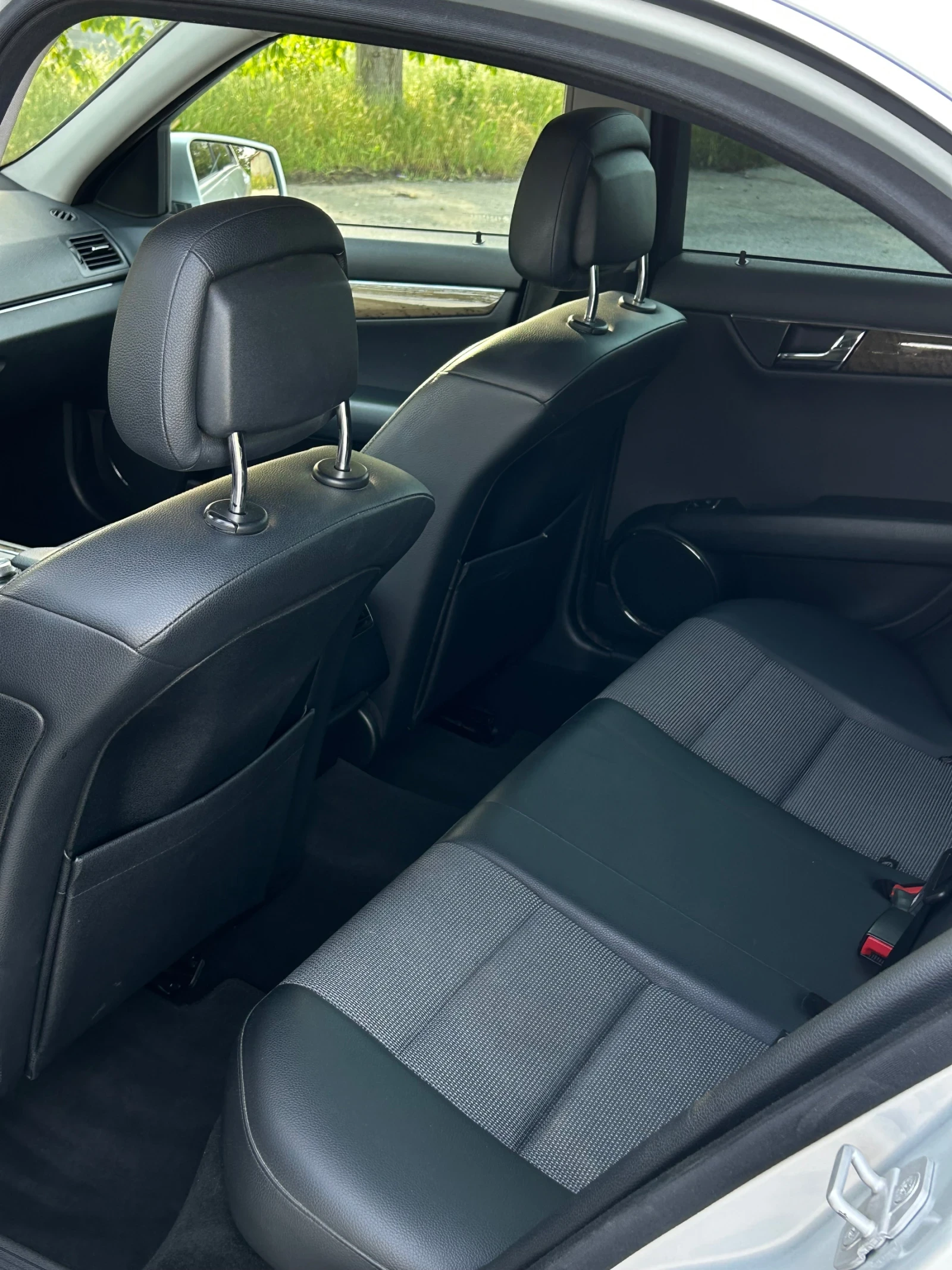 Mercedes-Benz C 220, снимка 15 - Автомобили и джипове - 54783229