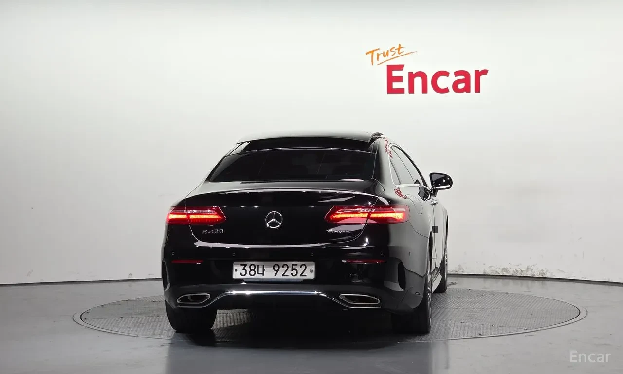 Mercedes-Benz E 400 AMG ПАКЕТ/BURMESTER/ОБДУХ/HEAD UP/DISTRONIC/360CAM, снимка 4 - Автомобили и джипове - 55077787
