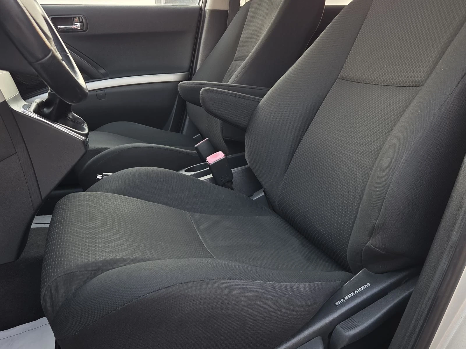 Toyota Corolla verso 2.2D-4D, снимка 13 - Автомобили и джипове - 55137606