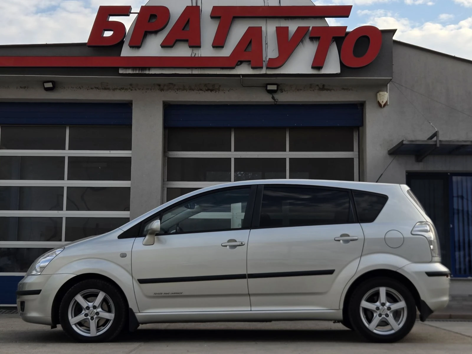 Toyota Corolla verso 2.2D-4D, снимка 6 - Автомобили и джипове - 55137606