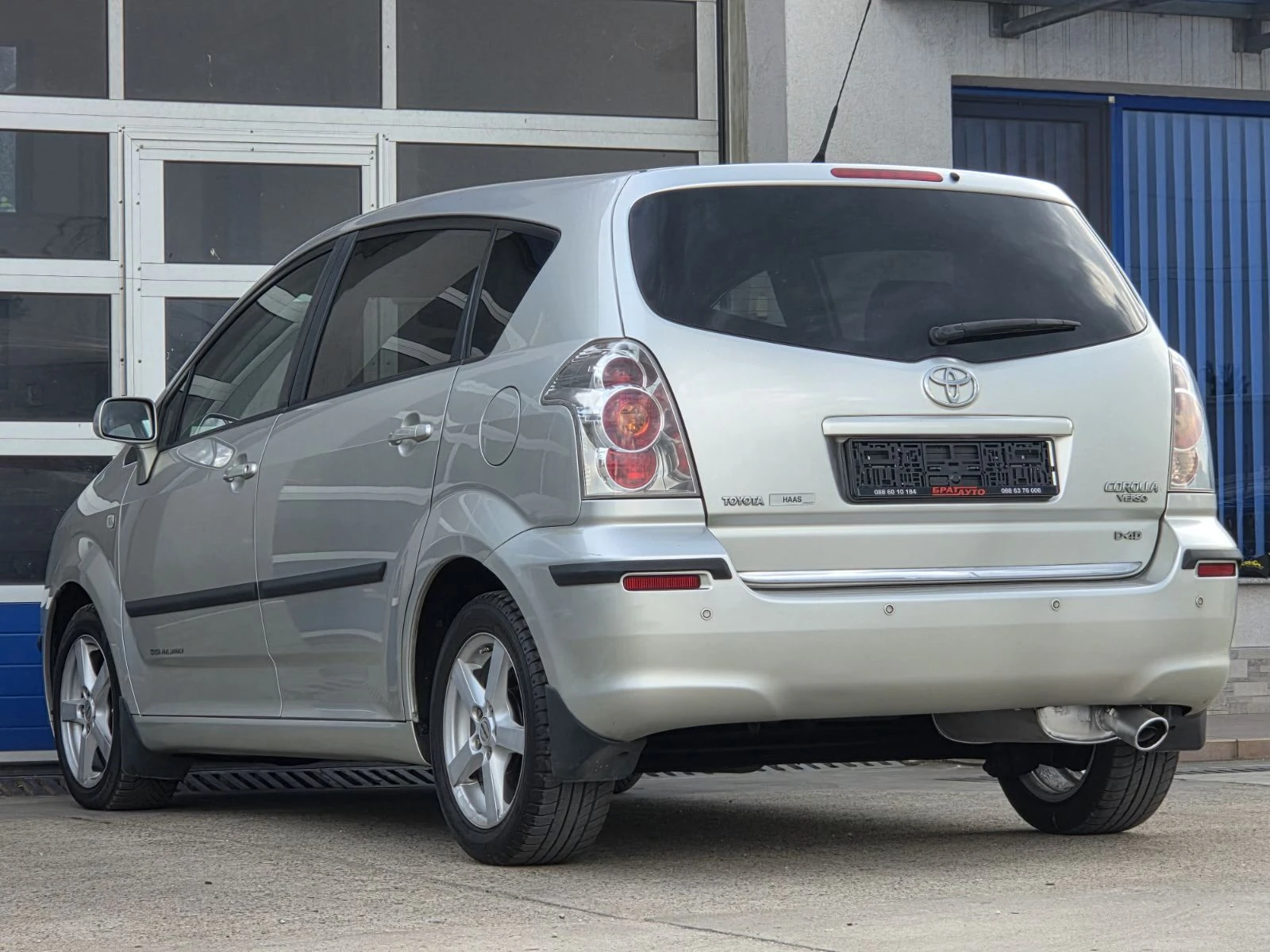 Toyota Corolla verso 2.2D-4D, снимка 4 - Автомобили и джипове - 55137606