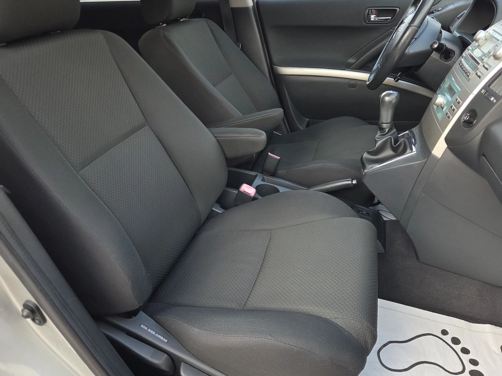 Toyota Corolla verso 2.2D-4D, снимка 8 - Автомобили и джипове - 55137606