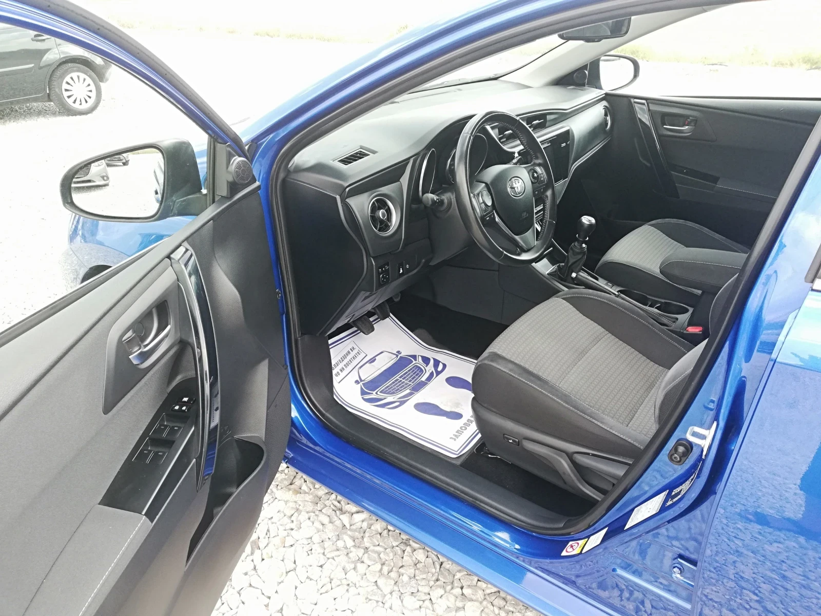 Toyota Auris 1.6D4D KLI KAMERA, снимка 9 - Автомобили и джипове - 55832758