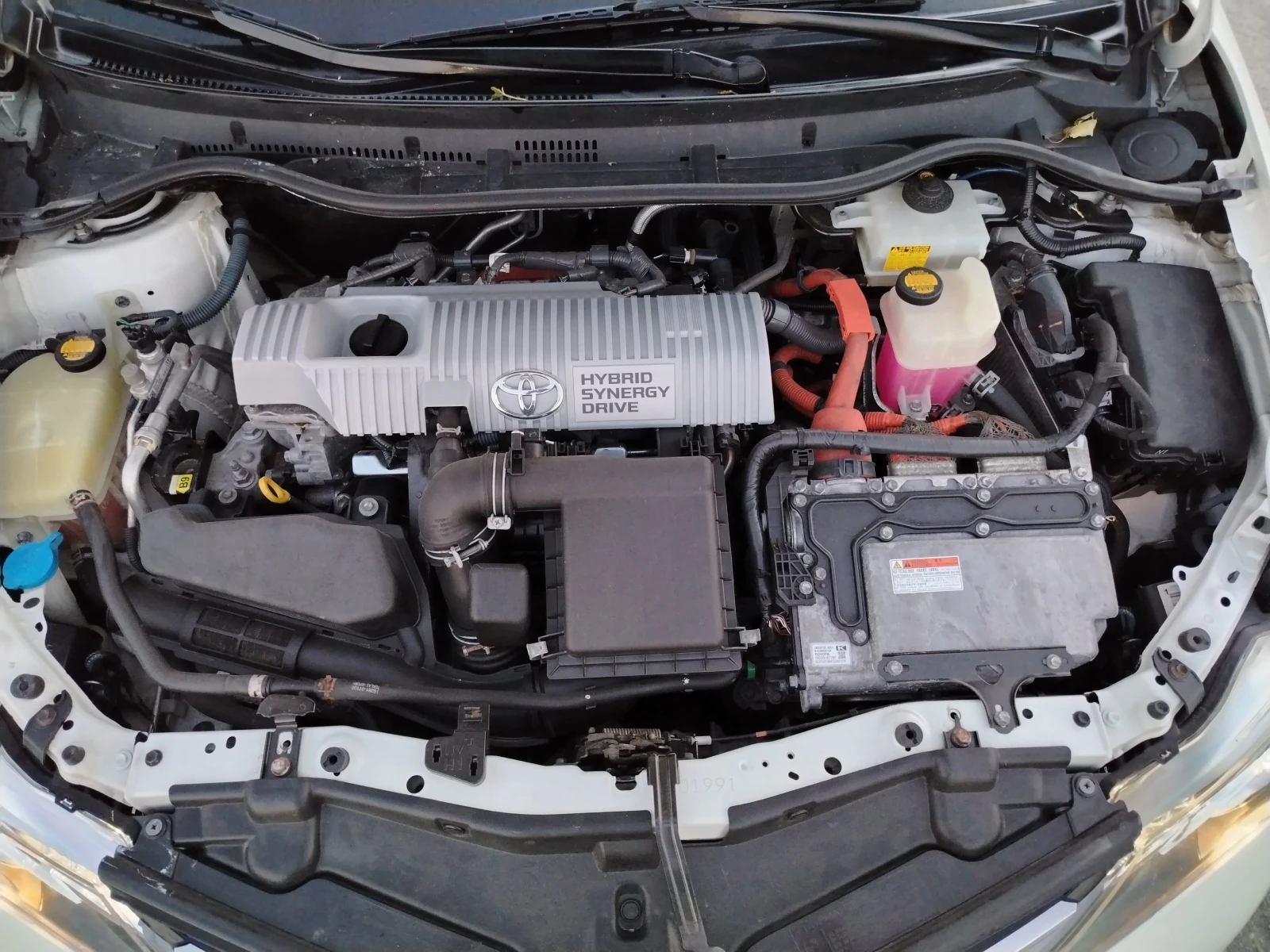 Toyota Auris PREMIUM / HYBRID / ПАНОРАМА / КОЖА / КАМЕРА, снимка 16 - Автомобили и джипове - 55838498