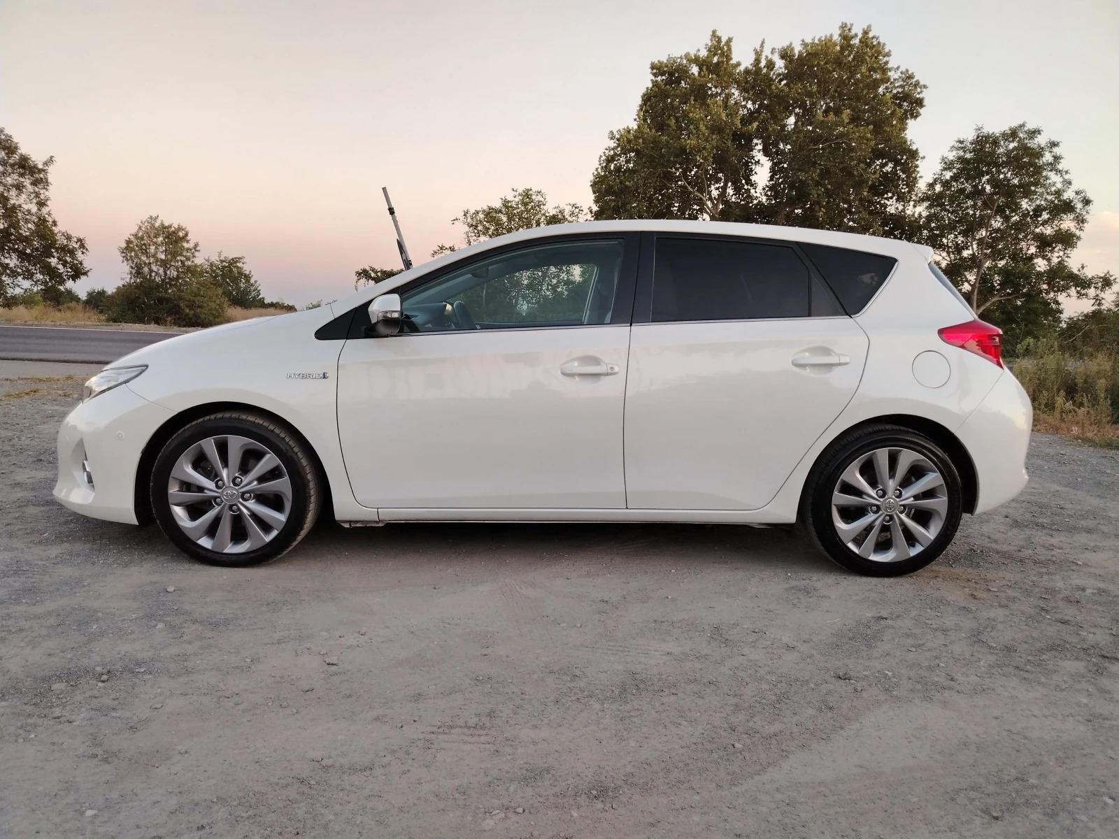 Toyota Auris PREMIUM / HYBRID / ПАНОРАМА / КОЖА / КАМЕРА, снимка 8 - Автомобили и джипове - 55838498