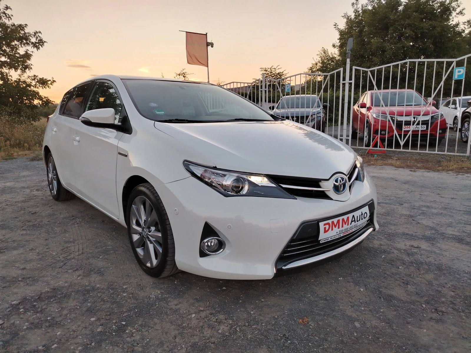 Toyota Auris PREMIUM / HYBRID / ПАНОРАМА / КОЖА / КАМЕРА, снимка 3 - Автомобили и джипове - 55838498