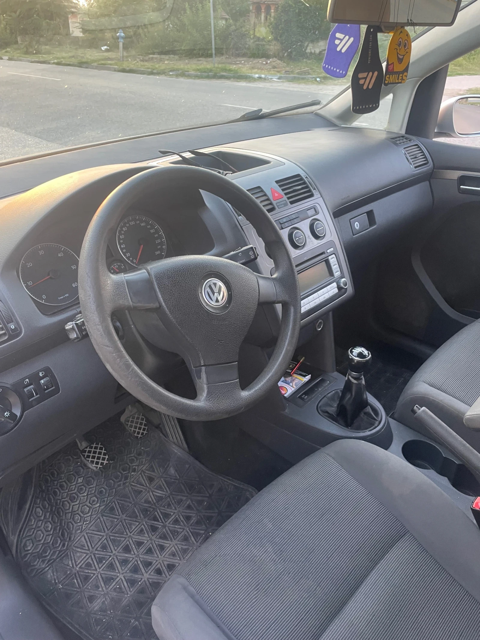 VW Touran, снимка 5 - Автомобили и джипове - 55897197