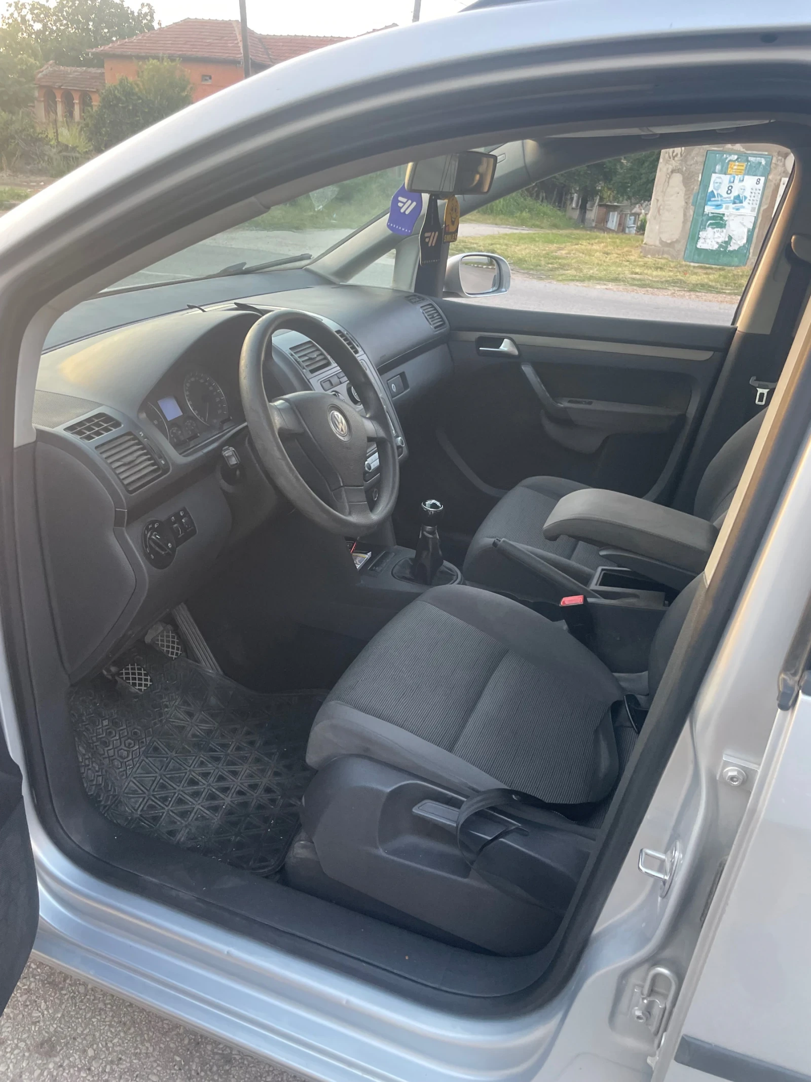 VW Touran, снимка 6 - Автомобили и джипове - 55897197
