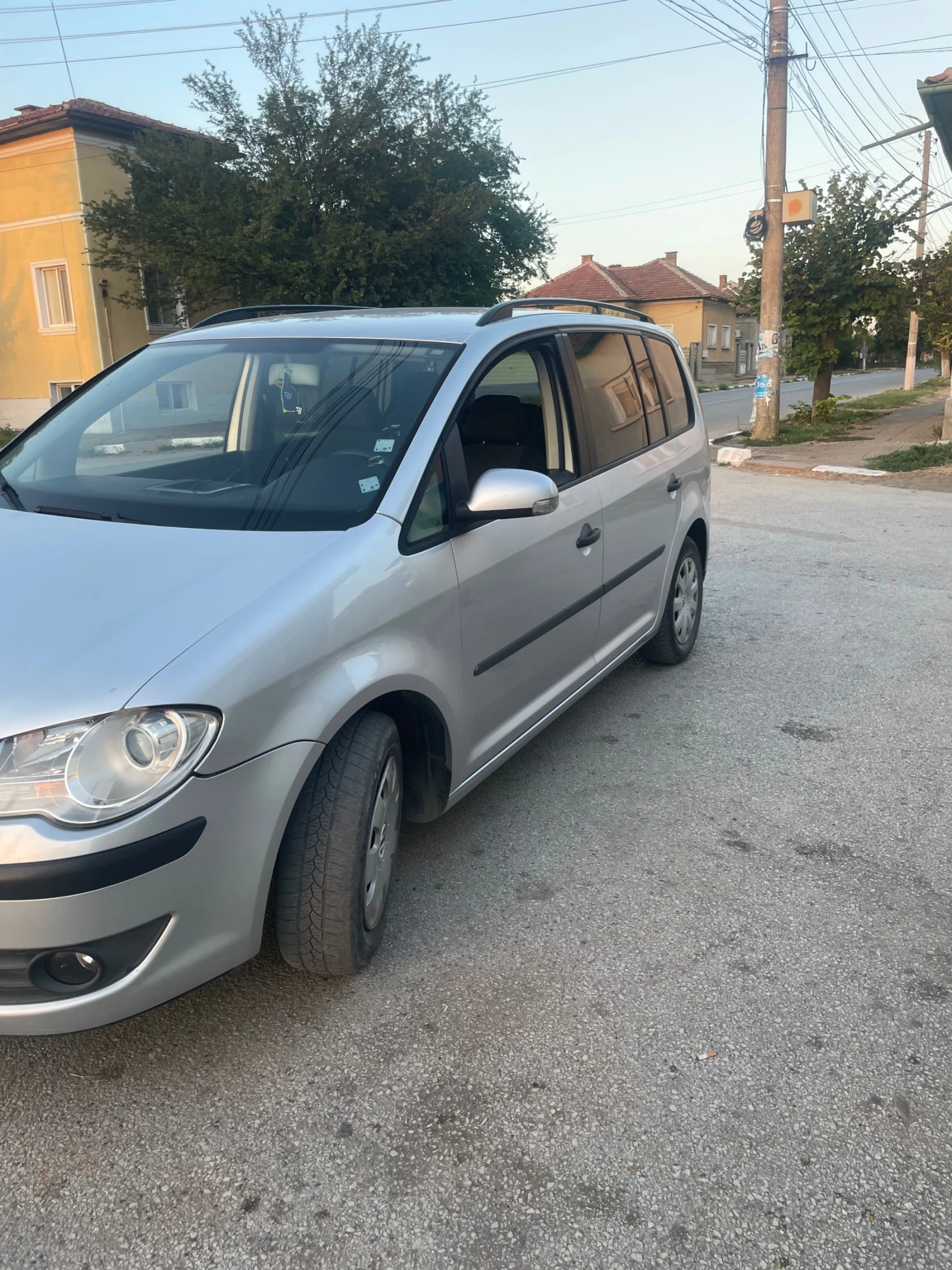 VW Touran, снимка 2 - Автомобили и джипове - 55897197