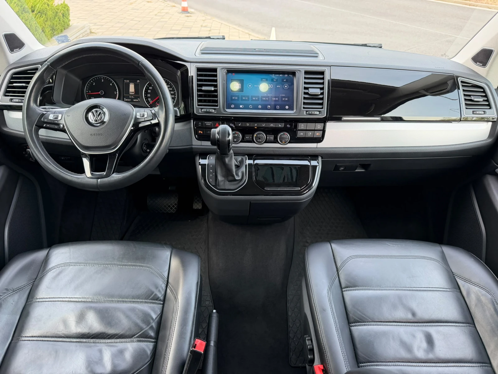 VW Multivan T6* 4MOTION* HIGHLINE* DYNAUDIO* 6+ 1* , снимка 12 - Автомобили и джипове - 56395094