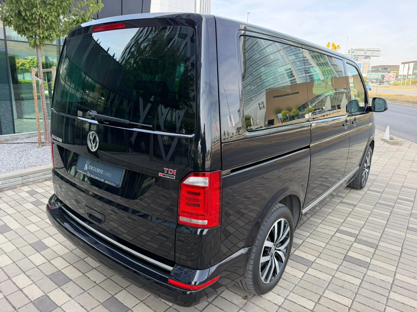 VW Multivan T6* 4MOTION* HIGHLINE* DYNAUDIO* 6+ 1* , снимка 7 - Автомобили и джипове - 56395094