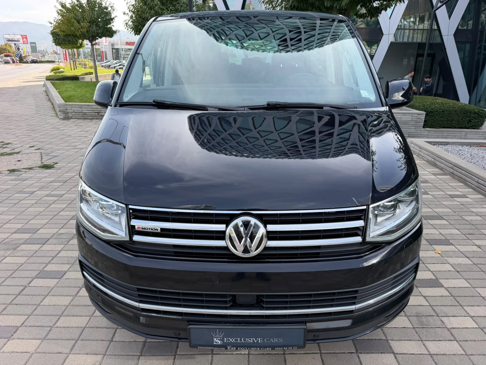 VW Multivan T6* 4MOTION* HIGHLINE* DYNAUDIO* 6+ 1* , снимка 2 - Автомобили и джипове - 56395094